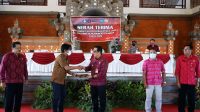 BUPATI Tabanan, I Komang Gede Sanjaya, dalam acara pembukaan KKN Universitas Pendidikan Ganesha, Jumat (8/7/2022). Foto: ist BUPATI Tabanan, I Komang Gede Sanjaya, dalam acara pembukaan KKN Universitas Pendidikan Ganesha, Jumat (8/7/2022). Foto: ist