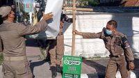 SATPOL PP Buleleng menertibkan baliho