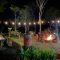 SATU keluarga menikmati api unggun untuk menghangatkan suasana dingin di Kampung Kopi Camp di Desa Batungsel, Kecamatan Pupuan, Tabanan. Perkemahan ini dibangun untuk menampilkan potensi wisata alam di Desa Batungsel. Foto: hen