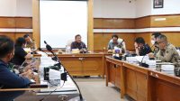 WABUP Buleleng, Nyoman Sutjidra, menerima tim....