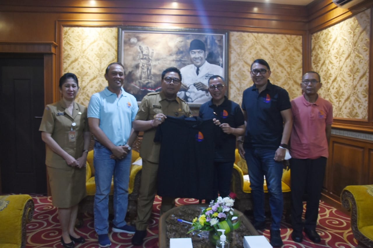 WAKIL Wali Kota Denpasar, Kadek Agus Arya Wibawa, menerima panitia SVF 2022 yang dipimpin I.B Gede Sidharta Putra, Senin (15/8/2022). Foto: ist