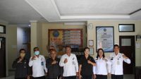 BAWASLU Gianyar foto bersama BNNK Gianyar usai audiensi membahas persiapan pembentukan panwaslucam yang bebas penyalahgunaan narkotika. Foto: ist BAWASLU Gianyar foto bersama BNNK Gianyar usai audiensi membahas persiapan pembentukan panwaslucam yang bebas penyalahgunaan narkotika. Foto: ist