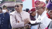 GUBERNUR NTB, Zulkieflimansyah (kiri) saat menyalami Sekda HL. Gita Ariadi usai apel upacara HUT ke-77 RI di halaman kantor Gubernur, Rabu (17/8/2022). Foto: ist GUBERNUR NTB, Zulkieflimansyah (kiri) saat menyalami Sekda HL. Gita Ariadi usai apel upacara HUT ke-77 RI di halaman kantor Gubernur, Rabu (17/8/2022). Foto: ist