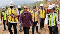 Gubernur Koster saat meninjau progress pembangunan Shortcut Singaraja-Mengwitani di Desa Gitgit