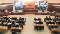 KETUA BK DPRD NTB, HL Budi Suryata, saat menyampaikan jawaban pengusul pada sidang paripurna DPRD NTB, Selasa (2/8/2022) petang lalu. Foto: ist KETUA BK DPRD NTB, HL Budi Suryata, saat menyampaikan jawaban pengusul pada sidang paripurna DPRD NTB, Selasa (2/8/2022) petang lalu. Foto: ist