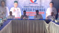 KETUA Harian DPP Perindo, TGB Zainul Majdi (dua kiri); didampingi Ketua DPW Partai Perindo NTB, Lalu Athari Fathullah (dua kanan), saat rapat bersama jajaran DPW Perindo NTB, Kamis (18/8/2022). Foto: rul KETUA Harian DPP Perindo, TGB Zainul Majdi (dua kiri); didampingi Ketua DPW Partai Perindo NTB, Lalu Athari Fathullah (dua kanan), saat rapat bersama jajaran DPW Perindo NTB, Kamis (18/8/2022). Foto: rul