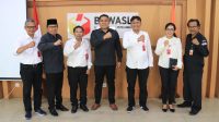 KOMISIONER KI Bali dan Bawaslu Bali foto bersama usai audiens membahas pemetaan sengketa informasi pada tahapan Pemilu 2024, Senin (22/8/2022). Foto: ist KOMISIONER KI Bali dan Bawaslu Bali foto bersama usai audiens membahas pemetaan sengketa informasi pada tahapan Pemilu 2024, Senin (22/8/2022). Foto: ist