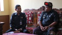NENGAH Purna (kiri) saat audiensi dengan Camat Bangli, Sang Made Agus Dwipayana, terkait permintaan fasilitasi Panwaslu Kecamatan yang akan direkrut untuk Pemilu Serentak 2024 mendatang. Foto: ist NENGAH Purna (kiri) saat audiensi dengan Camat Bangli, Sang Made Agus Dwipayana, terkait permintaan fasilitasi Panwaslu Kecamatan yang akan direkrut untuk Pemilu Serentak 2024 mendatang. Foto: ist