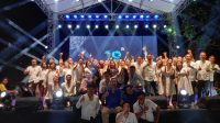 bank dewata KELUARGA besar BPR Bali Dewata atau Bank Dewata foto bersama usai syukuran sekaligus Gebyar Anniversary Bank Dewata di Bali Bidadari Batik, Sabtu (30/7/2022). Foto: IST