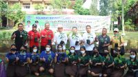 WALI Kota Denpasar, IGN Jaya Negara, foto bersama sebelum melakukan penanaman bibit cabai di SMPN 12 Denpasar, Jumat (30/9/2022).