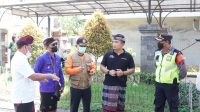 Wabup Ipat saat melakuka pemantauan ke pintu masuk bali dalam pencegahan PMK