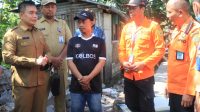 Wabup Ipat sambangi rumah longsor
