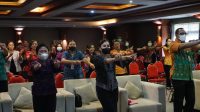 02974 Denpasar Senam bersama dalam Seminar Kesehatan Jiwa