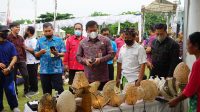 03012 Denpasar Sekda Kota Denpasar, IB Alit Wiradana, saat meninjau UMKM