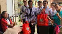 JAJARAN Pengurus PGRI Kota Denpasar dipimpin Ketut Suarya, saat mengunjungi mantan Kadisdikpora Kota Denpasar, I Wayan Gunawan, yang tengah berjuang pulih dari sakit yang diderita, Selasa (15/11/2022). Foto: ist JAJARAN Pengurus PGRI Kota Denpasar dipimpin Ketut Suarya, saat mengunjungi mantan Kadisdikpora Kota Denpasar, I Wayan Gunawan, yang tengah berjuang pulih dari sakit yang diderita, Selasa (15/11/2022). Foto: ist