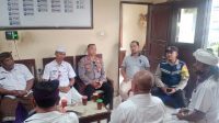 PERTEMUAN Kapolsek Seririt, AKP Suwandra bersama pihak pengelola Pasar Seririt