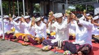 Persembahyangan Tumpek Landep di Sakenan Denpasar