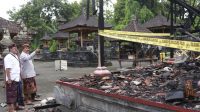 Wabup Klungkung meninjau musibah kebakaran di Pura Dalem Agung Banjar Getakan-1