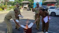 Pemusnahan ratusan lembar blangko ijazah jenjang SD