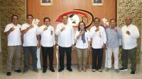 KEPALA Binda Bali, Brigjen (Pol) Hadi Purnomo (empat kiri); foto bersama Ketua Bawaslu Bali, Ketut Ariyani usai audiensi membahas pengawasan pelanggaran, terutama di dunia digital, Rabu (11/1/2023). Foto: ist KEPALA Binda Bali, Brigjen (Pol) Hadi Purnomo (empat kiri); foto bersama Ketua Bawaslu Bali, Ketut Ariyani usai audiensi membahas pengawasan pelanggaran, terutama di dunia digital, Rabu (11/1/2023). Foto: ist