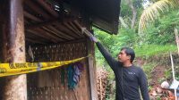 PETUGAS melakukan olah TKP di lokasi NKS (69) warga Banjar Dinas Belubuh, Desa Seraya, Kecamatan Karangasem yang ditemukan gantung diri. Foto: ist PETUGAS melakukan olah TKP di lokasi NKS (69) warga Banjar Dinas Belubuh, Desa Seraya, Kecamatan Karangasem yang ditemukan gantung diri. Foto: ist