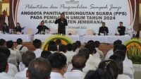 Pelaksanaan pelantikan PPS Jembrana di wantilan Pura Jagatnatha