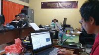 STAF KPU Badung dan jajaran PPK melakukan verifikasi administrasi bakal calon anggota DPD RI, Kamis (12/1/2023) malam. Foto: hen STAF KPU Badung dan jajaran PPK melakukan verifikasi administrasi bakal calon anggota DPD RI, Kamis (12/1/2023) malam. Foto: hen