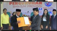 WAYAN Suwira dikukuhkan menjadi Ketua Badan Akreditasi Nasional Sekolah/Madrasah (BAN-SM) Provinsi Bali masa bakti 2023-2026 menggantikan Prof. Maba. Pengukuhan pengurus BAN-SM diakhiri dengan penyerahan dokumen kegiatan dari pejabat lama kepada pejabat baru