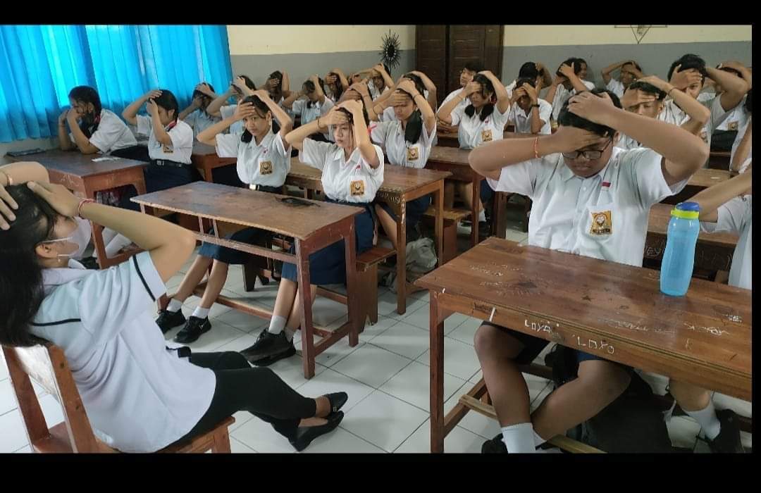 MENCEGAH kasus self harm (menyakiti diri) dikalangan remaja memotivasi SMP Sapta Andika Denpasar untuk mengemas pembelajaran Bimbingan Konseling (BK) melalui kegiatan pencegahan perilaku menyakiti diri dan latihan penanganan stres. Foto: ist