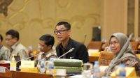 DIRUT PLN, Darmawan Prasodjo (tengah) saat menghadiri Rapat Dengar Pendapat dengan Komisi VII DPR RI. Foto: ist DIRUT PLN, Darmawan Prasodjo (tengah) saat menghadiri Rapat Dengar Pendapat dengan Komisi VII DPR RI. Foto: ist