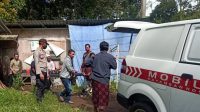 PROSES evakuasi jenazah korban ke RSU Payangan untuk dititipkan. Foto: ist PROSES evakuasi jenazah korban ke RSU Payangan untuk dititipkan. Foto: ist