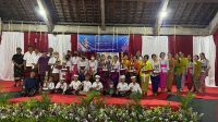 FOTO bersama para peraih juara Bulan Bahasa Bali Tahun 2023 yang digelar Kelurahan Penatih, Selasa (7/2/2023). Foto: ist FOTO bersama para peraih juara Bulan Bahasa Bali Tahun 2023 yang digelar Kelurahan Penatih, Selasa (7/2/2023). Foto: ist