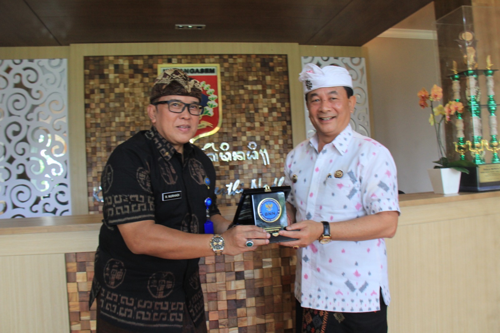 KEPALA BNNP Bali, Brigjen (Pol) R. Nurhadi Yuwono, saat audiensi ke Bupati Karangasem, I Gede Dana, Selasa (28/2/2023). Foto: ist