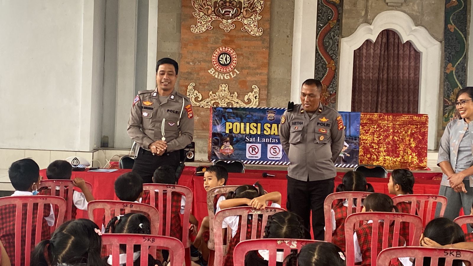 KEGIATAN Polisi Sahabat Anak (PSA) dilangsungkan di SKB Kayuambua, Desa Tiga, Kecamatan Susut dengan peserta kurang lebih 40 pelajar TK Handayani Kayuambua, Selasa (28/2/2023). Program ini untuk memberi edukasi dan pembinaan, sehingga dapat membiasakan anak-anak tertib berlalu lintas sejak dini. Foto: ist