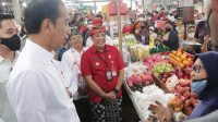 PRESIDEN Jokowi beserta Ibu Negara Iriana Jokowi berkunjung ke Pasar Induk Baturiti, Kecamatan Baturiti, Tabanan, Kamis (2/2/2023). Foto: ist PRESIDEN Jokowi beserta Ibu Negara Iriana Jokowi berkunjung ke Pasar Induk Baturiti, Kecamatan Baturiti, Tabanan, Kamis (2/2/2023). Foto: ist