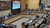 RAPAT kerja antara pemerintah, Komisi II DPR, Bawaslu, DKPP terkait pembahasan dapil Pemilu 2024. Foto: ist RAPAT kerja antara pemerintah, Komisi II DPR, Bawaslu, DKPP terkait pembahasan dapil Pemilu 2024. Foto: ist