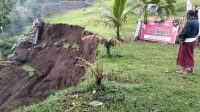 TEMBOK penyengker setra atau kuburan Desa Adat Besakih jebol sepanjang 22 meter akibat guyuran hujan deras, Kamis (9/2/2023) petang. Foto: ist TEMBOK penyengker setra atau kuburan Desa Adat Besakih jebol sepanjang 22 meter akibat guyuran hujan deras, Kamis (9/2/2023) petang. Foto: ist