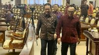 WAGUB Cok Ace tampak bersama Ketua Adi Wiryatama di ruang sidang DPRD Bali. Foto: ist WAGUB Cok Ace tampak bersama Ketua Adi Wiryatama di ruang sidang DPRD Bali. Foto: ist