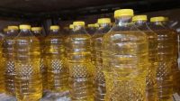 PERMINTAAN minyak curah di wilayah Karangasem dalam sepekan ini meningkat signifikan, setelah harga minyak goreng kemasan di pasar mengalami kenaikan. Foto: ist PERMINTAAN minyak curah di wilayah Karangasem dalam sepekan ini meningkat signifikan, setelah harga minyak goreng kemasan di pasar mengalami kenaikan. Foto: ist