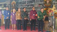 KADISDIKPORA Kota Denpasar, AA Gede Wiratama; didampingi I Nengah Madiadnyana, Wayan Surata, dan Kasek Ayu Sri Wahyuni, saat membuka Grisda Competition 2023, Selasa (28/3/2023). Foto: tra KADISDIKPORA Kota Denpasar, AA Gede Wiratama; didampingi I Nengah Madiadnyana, Wayan Surata, dan Kasek Ayu Sri Wahyuni, saat membuka Grisda Competition 2023, Selasa (28/3/2023). Foto: tra
