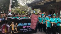 KEPALA SMPN 3 Denpasar, I Gusti Ayu Putu Tirtawati, dan Nyoman Bandra, saat melepas jalan sehat peduli lingkungan serangkaian HUT ke-44 SMPN 3 Denpasar, Selasa (28/3/2023). Foto: ist KEPALA SMPN 3 Denpasar, I Gusti Ayu Putu Tirtawati, dan Nyoman Bandra, saat melepas jalan sehat peduli lingkungan serangkaian HUT ke-44 SMPN 3 Denpasar, Selasa (28/3/2023). Foto: ist