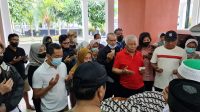 ANGGOTA DPR RI, Rachmat Hidayat; bersama Direktur RSUD NTB, dr HL Herman Mahaputra, saat mengurus pemulangan jenazah Syahril Bulakea, adik mantan Hakim Agung, Sulaiman Balukea. Foto: ist ANGGOTA DPR RI, Rachmat Hidayat; bersama Direktur RSUD NTB, dr HL Herman Mahaputra, saat mengurus pemulangan jenazah Syahril Bulakea, adik mantan Hakim Agung, Sulaiman Balukea. Foto: ist
