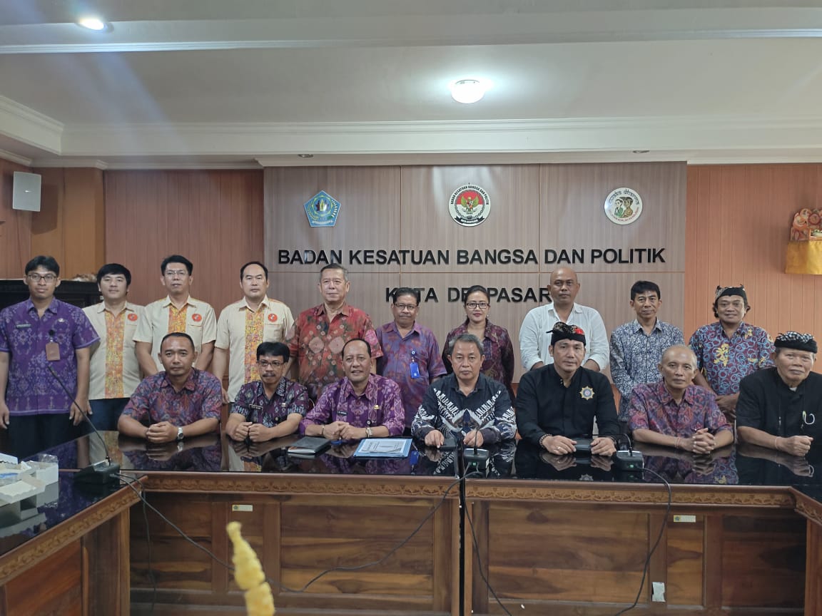 PERKENALAN pengurus dan anggota FPK Kota Denpasar masa bakti 2023-2028 di Aula Kesbangpol Kota Denpasar, Selasa (7/3/2023). Foto: ist