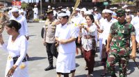 BUPATI SUWIRTA-2