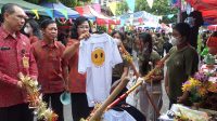 KABID Pembinaan SMP Disdikpora Kota Denpasar, AA Putu Gede Astara; bersama Kepala SMPN 3 Denpasar, I Gusti Ayu Putu Tirtawati meninjau Festival Pameran Karya Proyek III Proyek Penguatan Profil Pelajar Pancasila (P5) SMPN 3 Denpasar, Jumat (31/3/2023). Foto: tra KABID Pembinaan SMP Disdikpora Kota Denpasar, AA Putu Gede Astara; bersama Kepala SMPN 3 Denpasar, I Gusti Ayu Putu Tirtawati meninjau Festival Pameran Karya Proyek III Proyek Penguatan Profil Pelajar Pancasila (P5) SMPN 3 Denpasar, Jumat (31/3/2023). Foto: tra