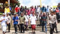 Gubernur Koster tampak mengecek kesiapan acara peresmian Fasilitas Kawasan Suci Pura Agung Besakih