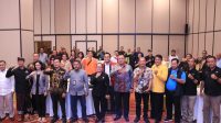 PESERTA koordinasi stakeholder dalam rangka pengawasan Pemilu Serentak 2024 di Aryaduta, Jumat (10/3/2023) foto bersama. Foto: ist PESERTA koordinasi stakeholder dalam rangka pengawasan Pemilu Serentak 2024 di Aryaduta, Jumat (10/3/2023) foto bersama. Foto: ist
