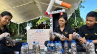 RIBUAN puntung rokok yang dikumpulkan dari aksi Gebraak (Gerakan Bersama Anak Anti Asap Rokok) yang digelar Forum Anak Daerah (FAD) Kota Denpasar dalam memperingati Hari Bumi 22 April serta menyambut Hari Tanpa Tembakau Sedunia (HTTS) 31 Mei mendatang, di Taman Kota Lumintang. Foto: ist RIBUAN puntung rokok yang dikumpulkan dari aksi Gebraak (Gerakan Bersama Anak Anti Asap Rokok) yang digelar Forum Anak Daerah (FAD) Kota Denpasar dalam memperingati Hari Bumi 22 April serta menyambut Hari Tanpa Tembakau Sedunia (HTTS) 31 Mei mendatang, di Taman Kota Lumintang. Foto: ist