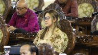 KADEK Dwi Yustiawati saat mengikuti rapat paripurna DPRD Bali, Senin (10/4/2023). Foto: ist KADEK Dwi Yustiawati saat mengikuti rapat paripurna DPRD Bali, Senin (10/4/2023). Foto: ist