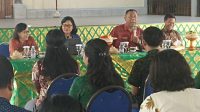 KADISDIKPORA Kota Denpasar, AA Gede Wiratama, saat rapat MKKS SMP Kota Denpasar di SMPN 6 Denpasar, Jumat (28/4/2023). Foto: tra KADISDIKPORA Kota Denpasar, AA Gede Wiratama, saat rapat MKKS SMP Kota Denpasar di SMPN 6 Denpasar, Jumat (28/4/2023). Foto: tra